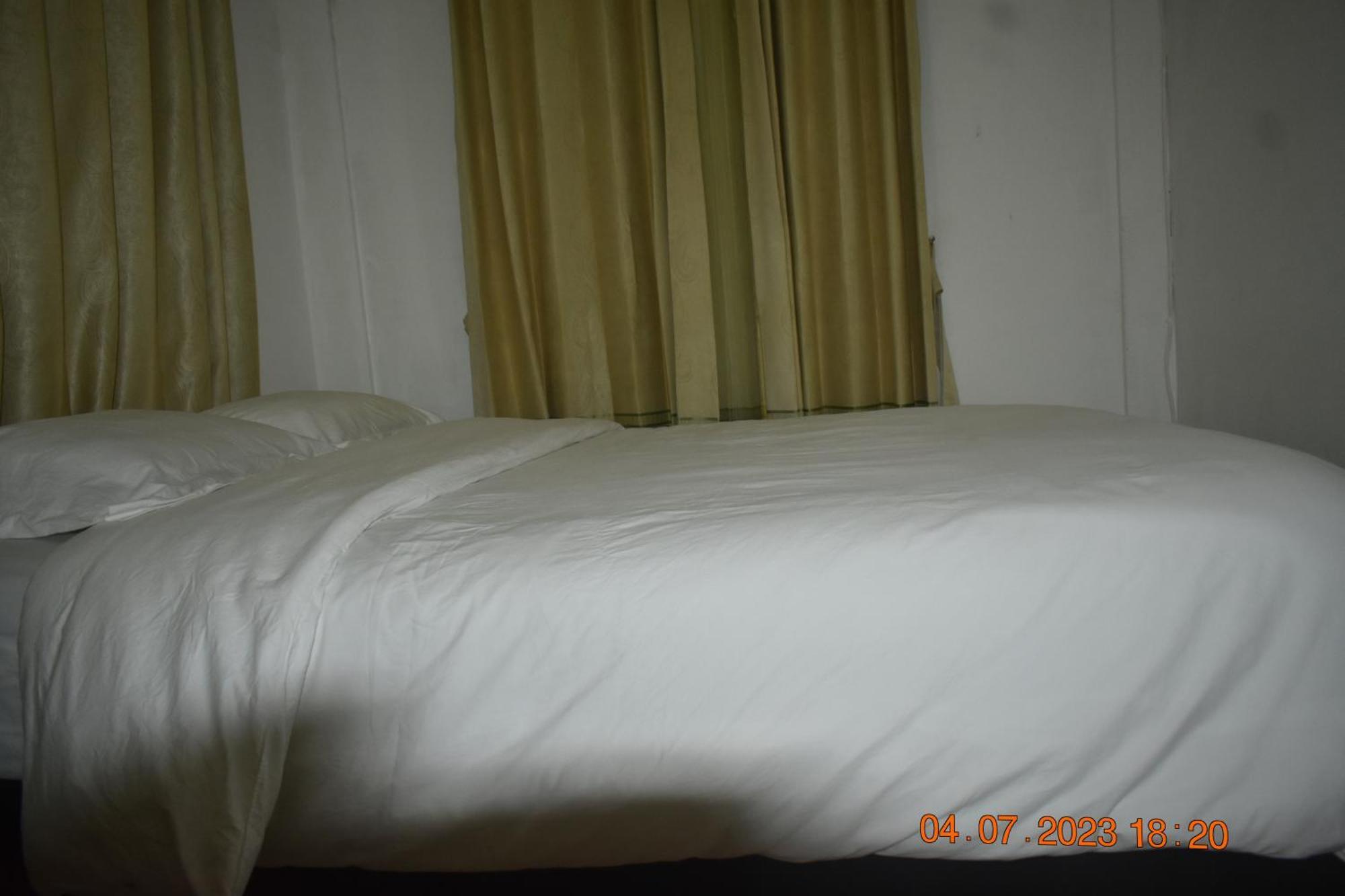 Four-G Home Stay & Komodo Tour Labuan Bajo Exterior foto