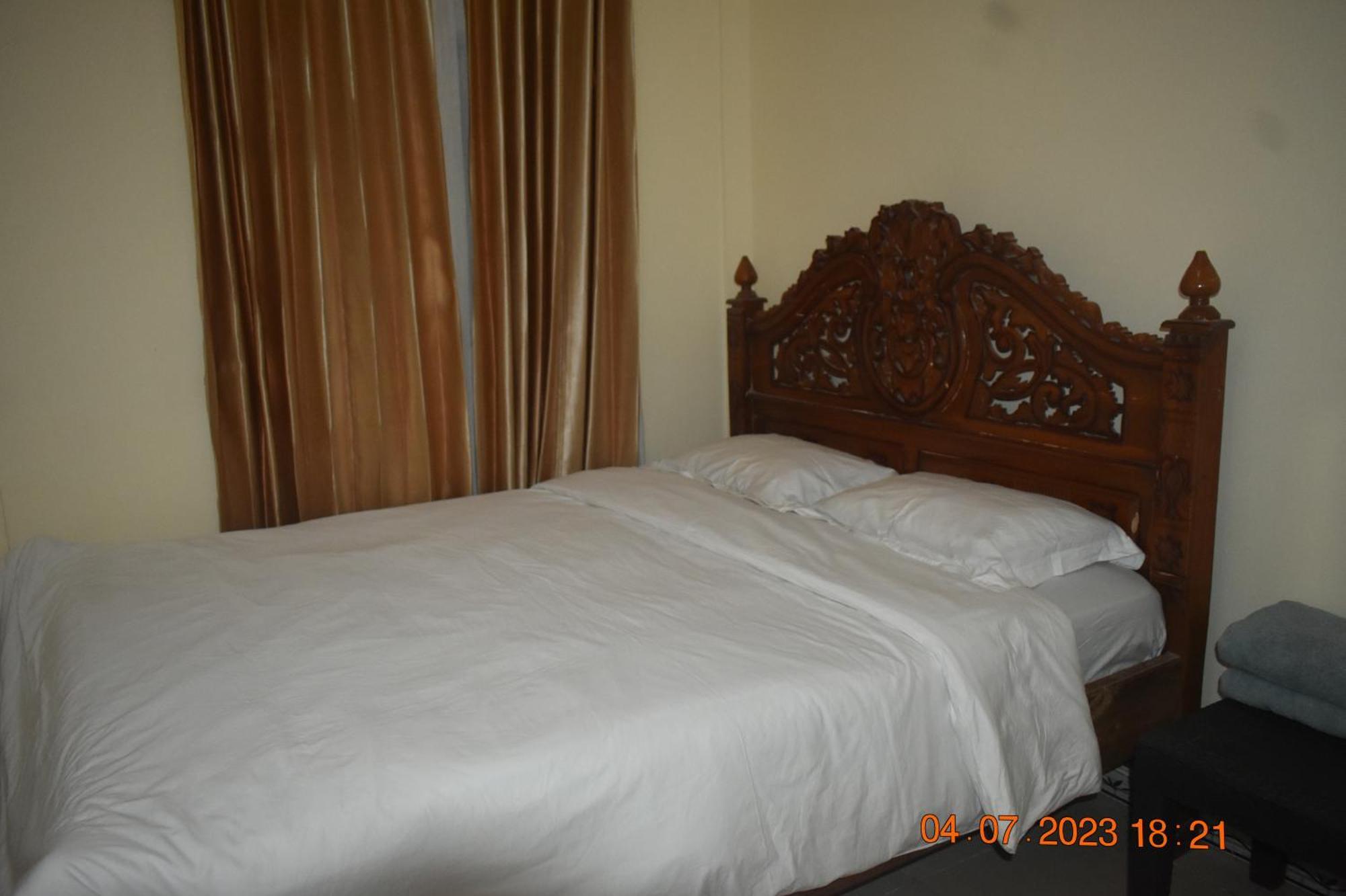Four-G Home Stay & Komodo Tour Labuan Bajo Exterior foto