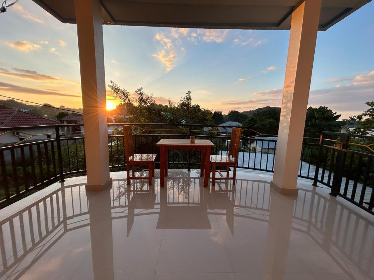 Four-G Home Stay & Komodo Tour Labuan Bajo Exterior foto