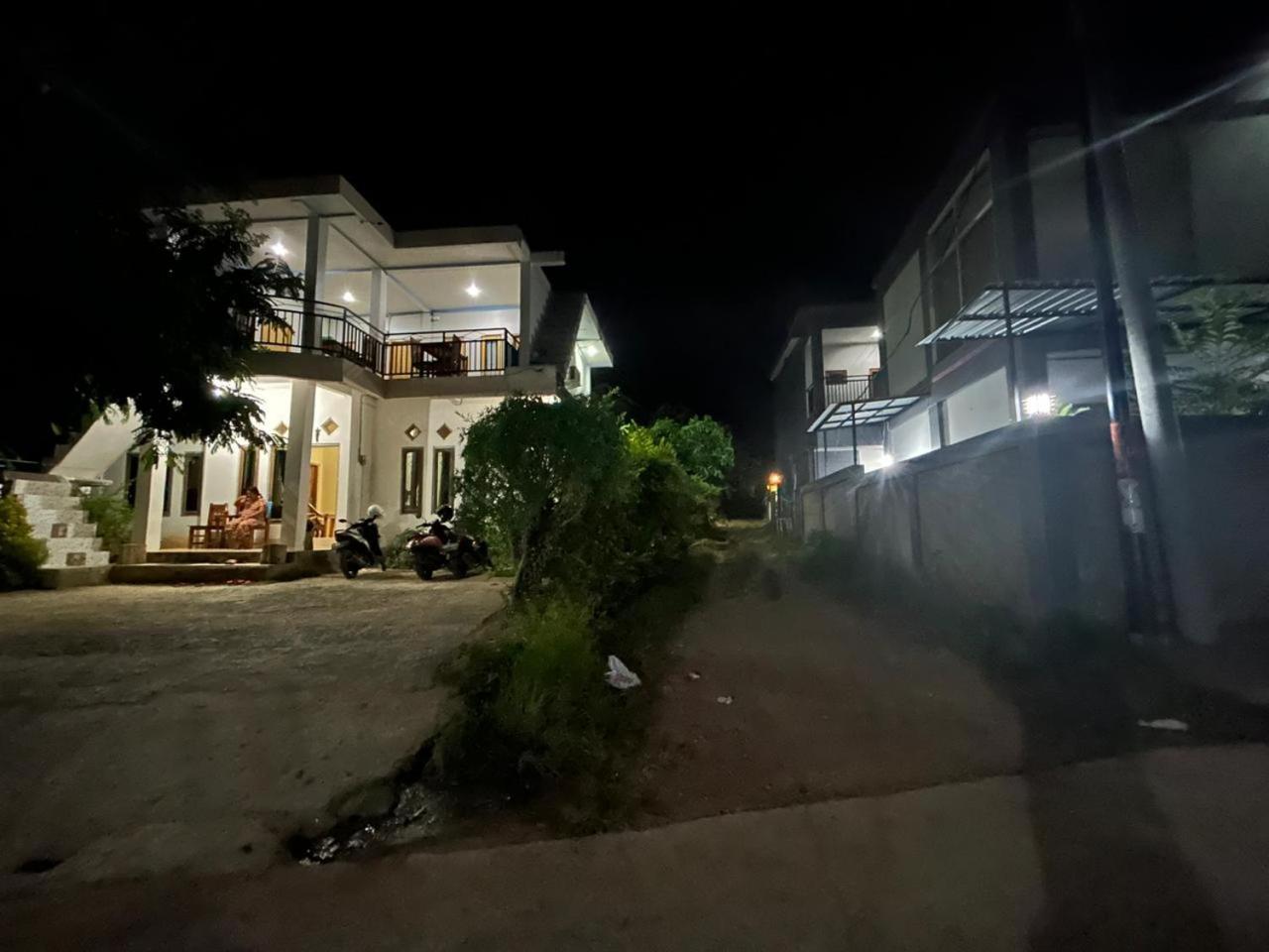 Four-G Home Stay & Komodo Tour Labuan Bajo Exterior foto