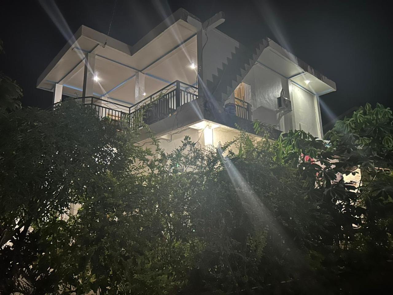 Four-G Home Stay & Komodo Tour Labuan Bajo Exterior foto