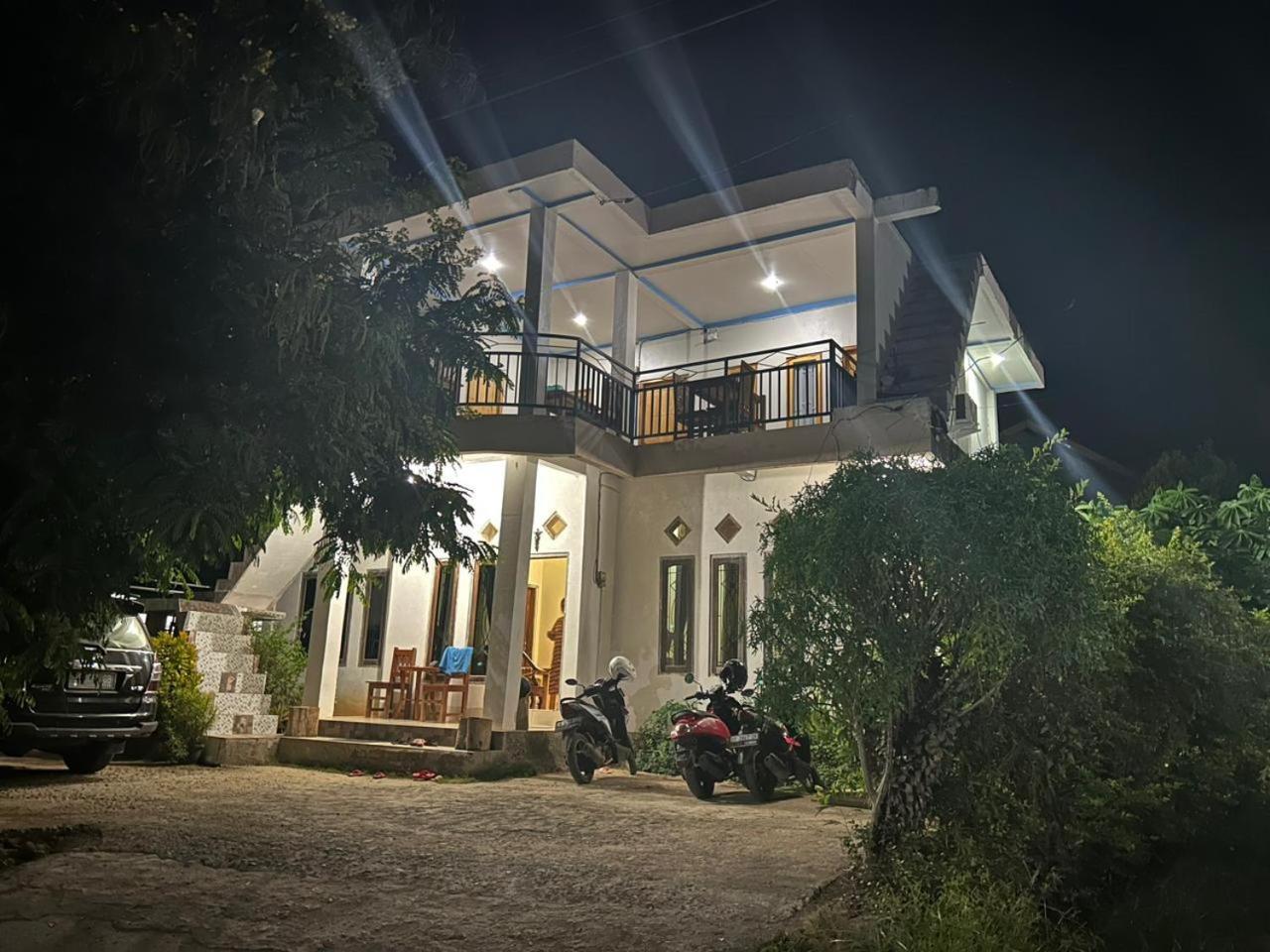 Four-G Home Stay & Komodo Tour Labuan Bajo Exterior foto