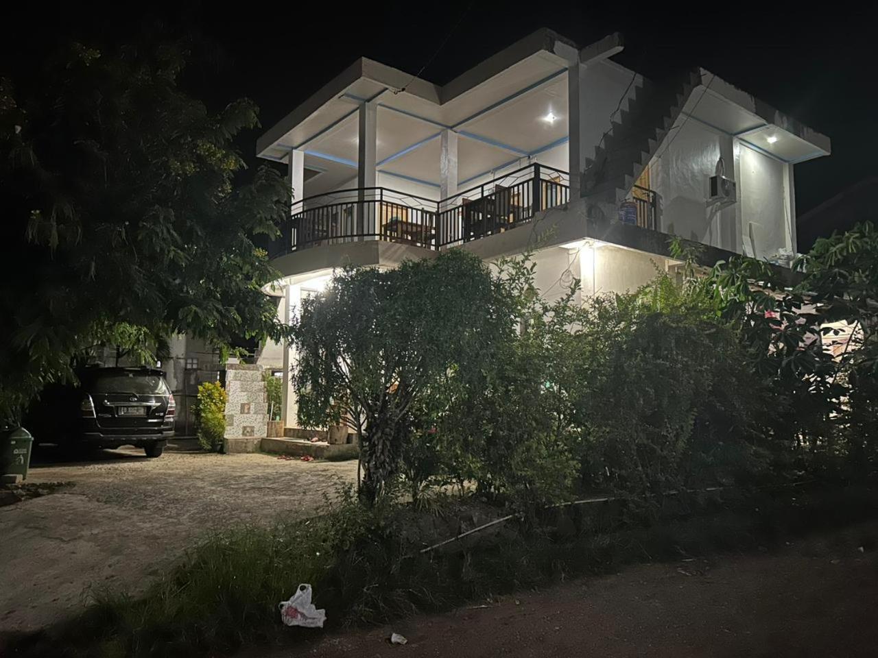 Four-G Home Stay & Komodo Tour Labuan Bajo Exterior foto